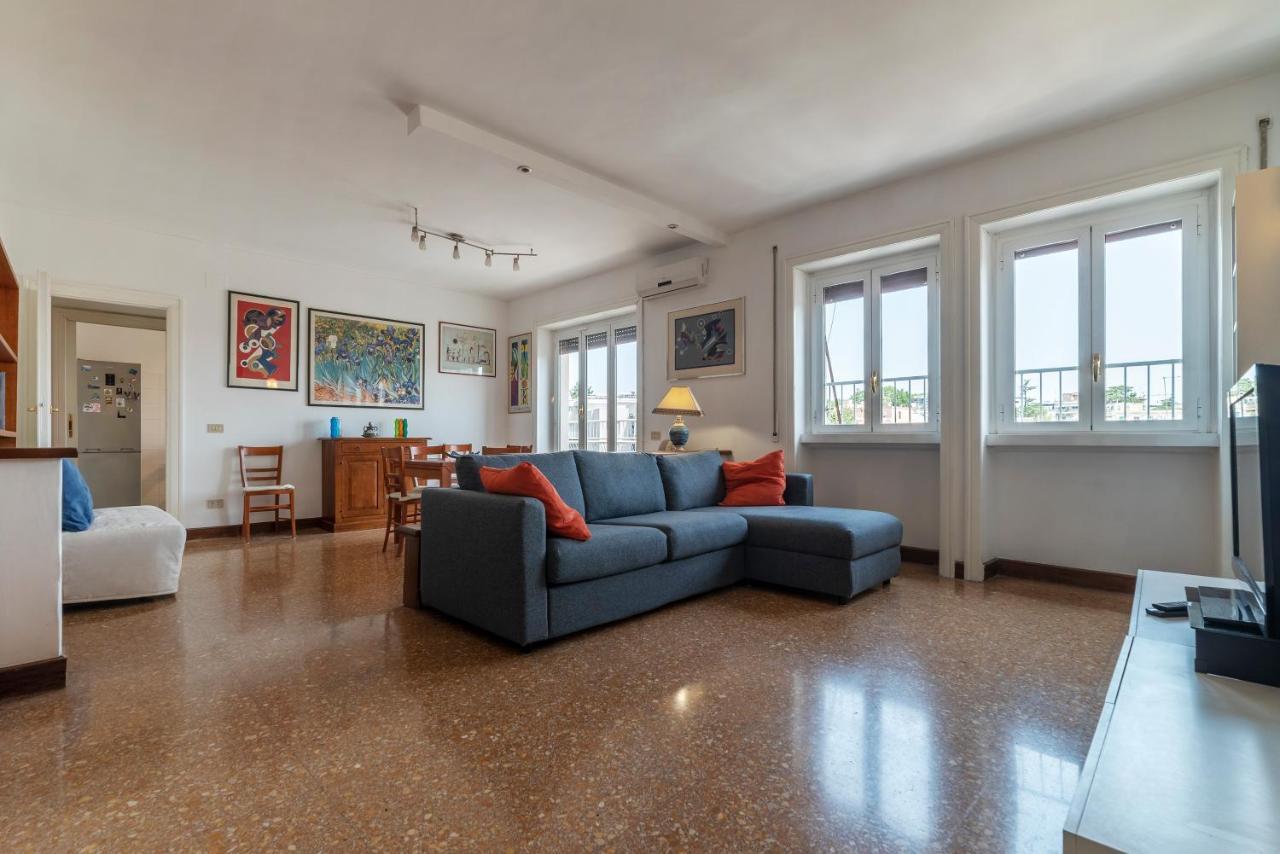 Roomy And Bright Apartment With Terrace Rzym Zewnętrze zdjęcie
